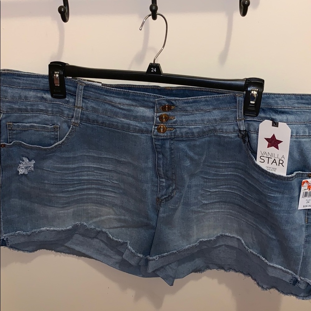 VANILLA STAR PLUS SIZE SHORTS